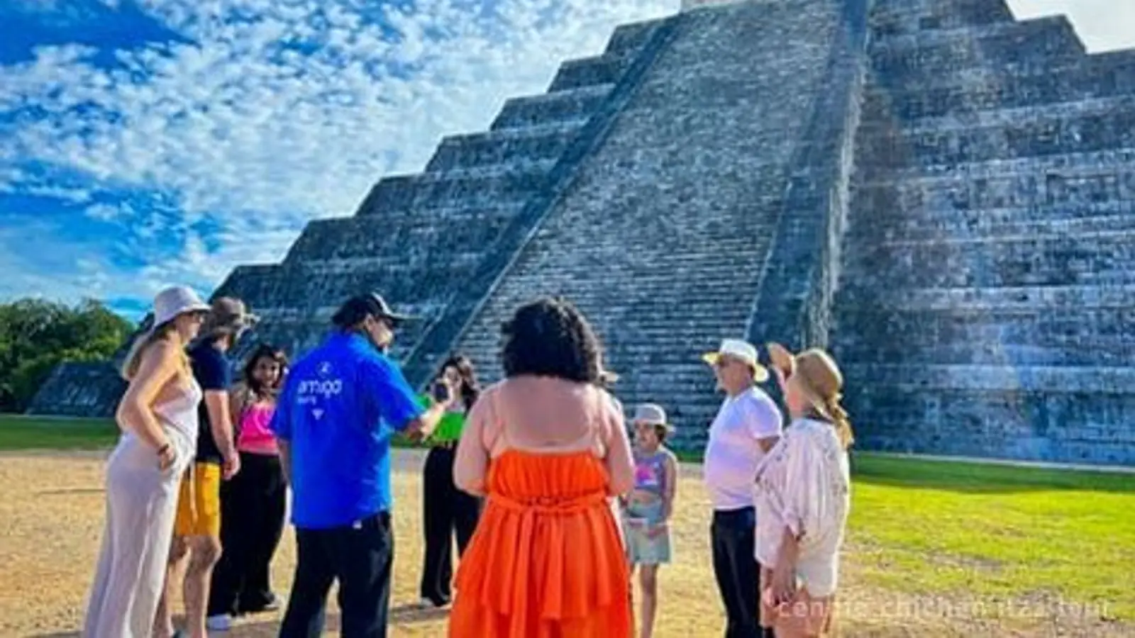 A tour group in front of the El Castillo pyramid at Chichén Itzá — photo from the booking listing